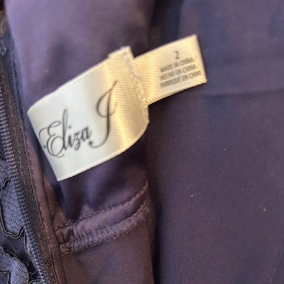 NWOT Eliza J Scalloped-Edge Lace Gown in Navy size 2 - Picture 4 of 4